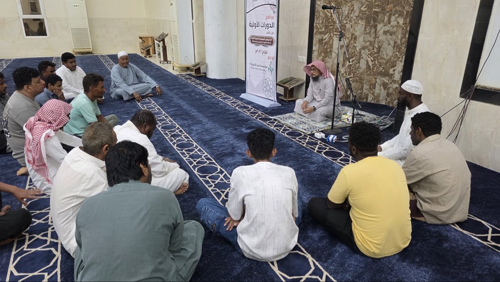 Read more about the article جانب من حلقات تحفيظ قصار السور ضمن برنامج الدروس المهمة لعامة الأمة
