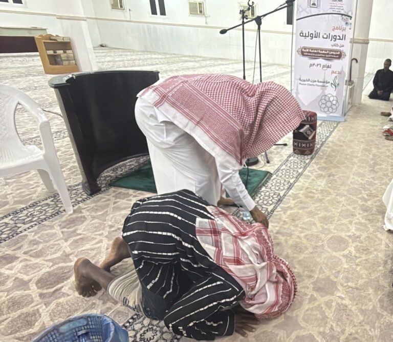 Read more about the article جانب من تعليم كبار السن والبالغين أركان الصلاة وواجباتها ضمن برنامج الدروس المهمة لعامة الأمة
